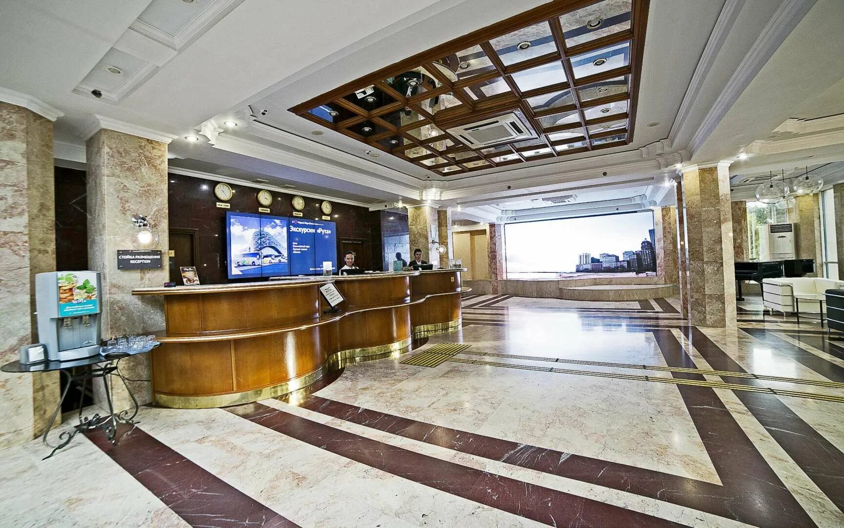 Отель сити холл. Отель Маринс парк отель Сочи. City Park Hotel Sochi (ex. Маринс парк) 4*. City Park Hotel Sochi 4 Сочи.