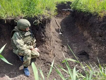 Дрон в окопе