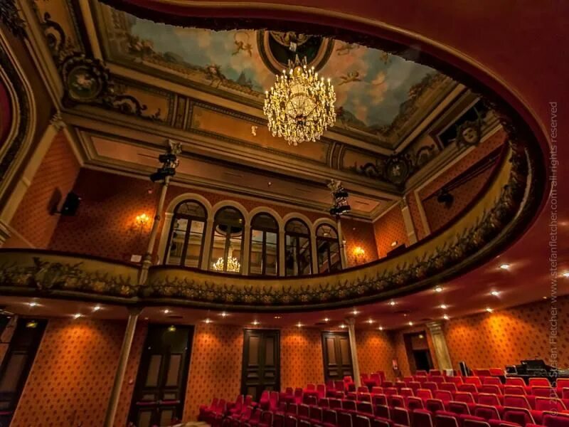 Театр чикаго в чикаго. Театр. Theatre pay. Theatre pay. “театр её величества” прошлые премьеры.