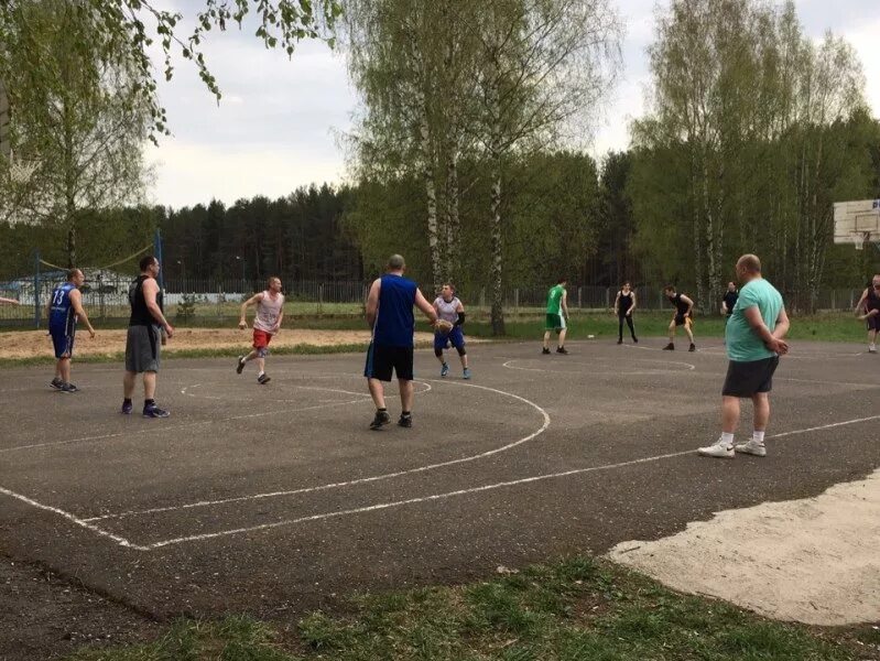 Новости кадуя вологодской. Кадуй Вологодская область. Вологодская обл пгт Кадуй. Кадуй день поселка. Кадуй стадион.