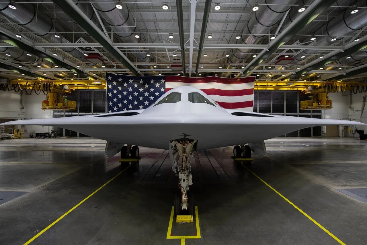 Стелс-бомбардировщик b-21 Raider. Northrop Grumman b-21 Raider. Б-21 Райдер бомбардировщик. Новый американский стелс бомбардировщик b-21. Б 6 самолет