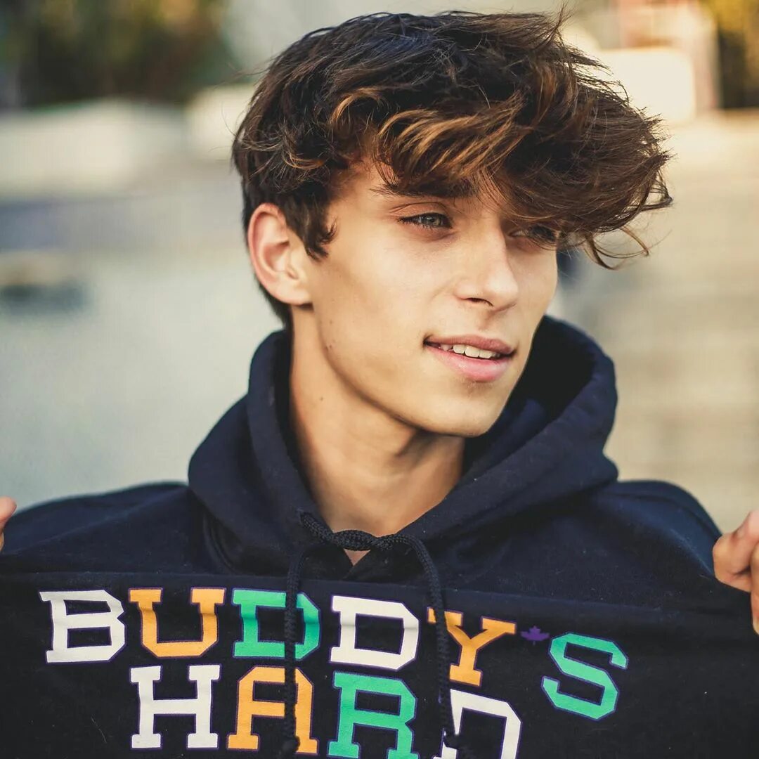 какие парни популярны. коди кристиан.