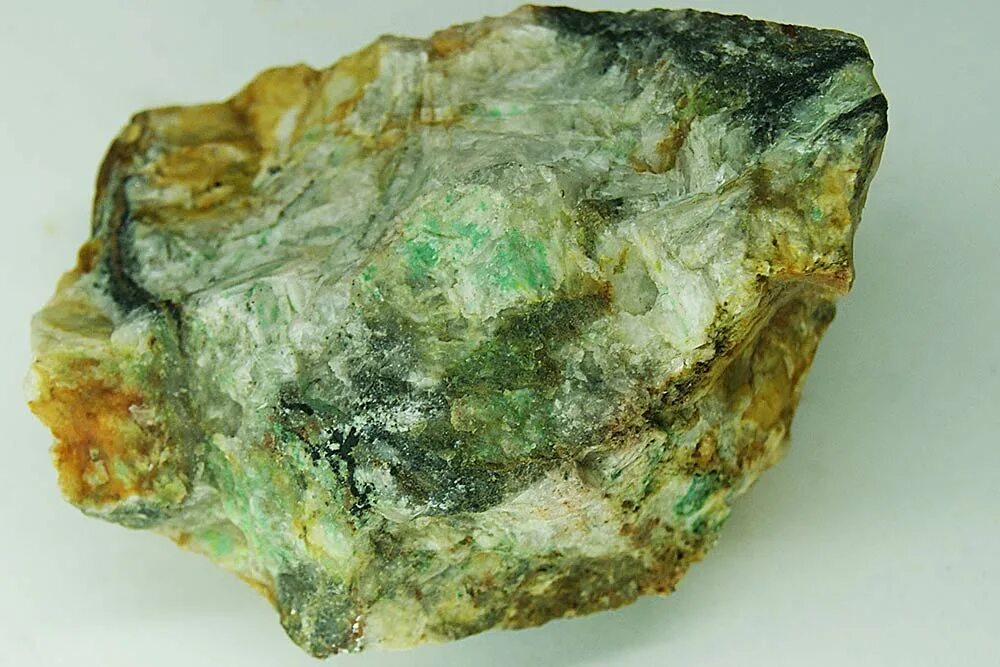 Металлические горные породы. Боксит алюминиевая руда. Боксит алюминиевая руда. Фосфорит минерал. Шпатовый железняк (сидерит).