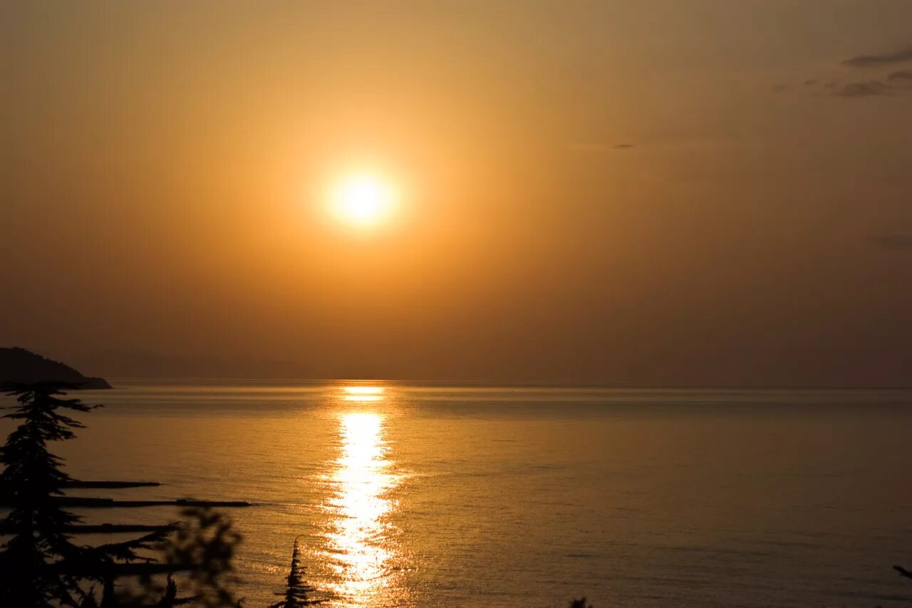 Рассвет в Алуште. Крым Алушта закат. Восход солнца в Алуште. Закат в Алуште. Читать восход солнца 8