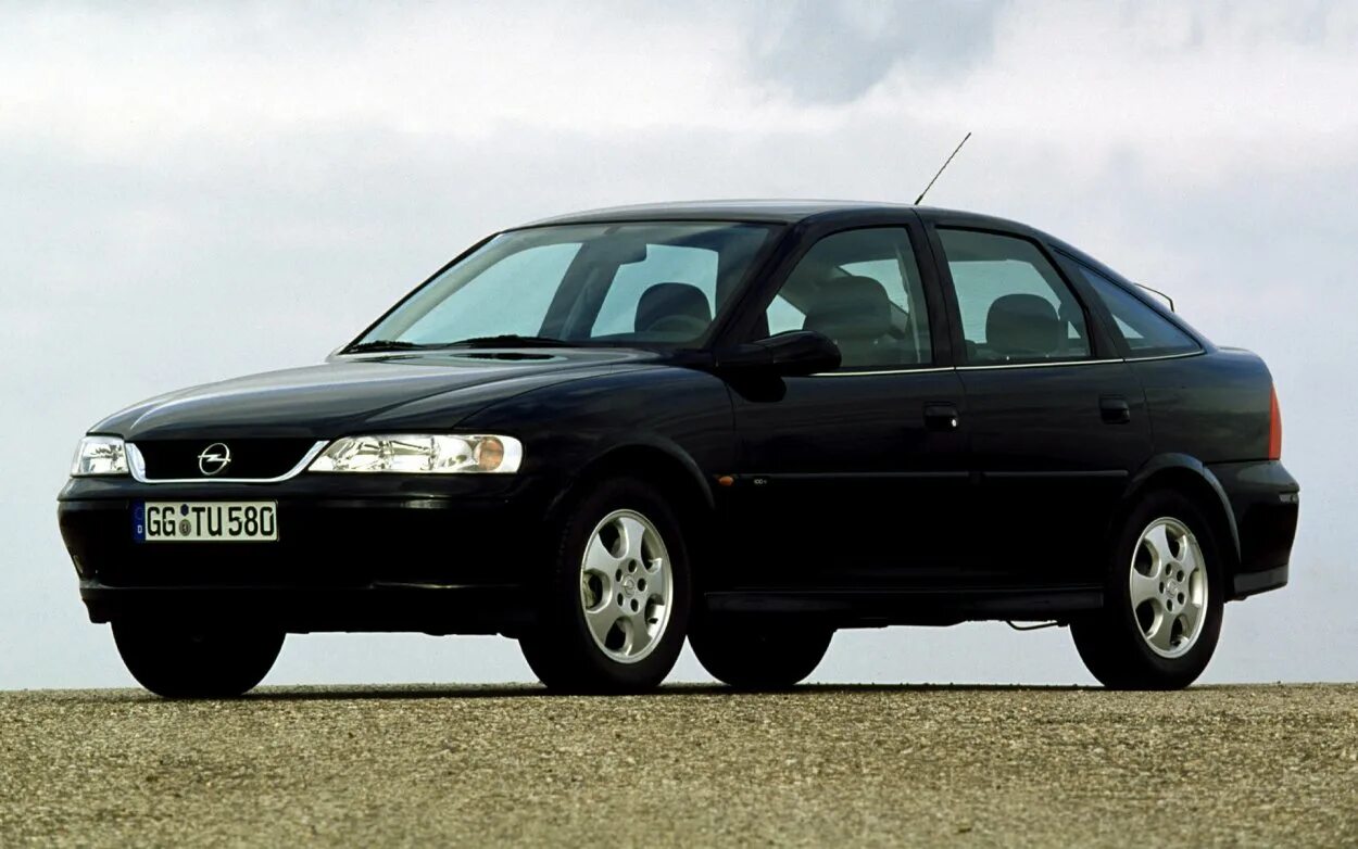 Опель вектра хэтчбек. Opel Vectra b хэтчбек 1999. Опель Вектра хэтчбек 2000. Опель Вектра 1999 хэтчбек. Opel Vectra 1999 седан.