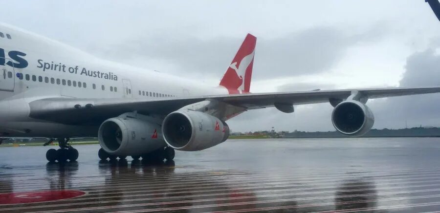 Самолет 5 двигателей. Boeing 747 с 5 двигателями. Самолет 5 двигателей. Боинг 747. Боинг 747 1000.