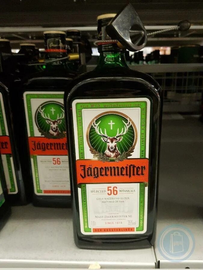 Цена ягермастера 0.7. Ликер Jagermeister 0,35 л. Ликер Ягермайстер 1л 35%. Ликер десертный Ягермайстер 1 л. Ликер десертный Ягермайстер 0.7.