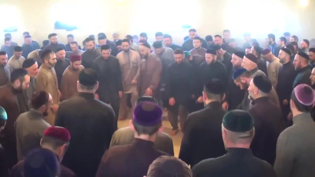 Зикр у чеченцев. Зикр кадыров. зикр кадыров танцует. зикр чеченский. что такое зикр у чеченцев.