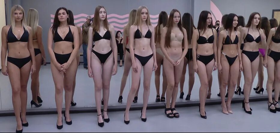 урок выживания в природе. выжить в кастинг 3. выживальщик беар гриллс. группа моделей. выжить в игре 2021.