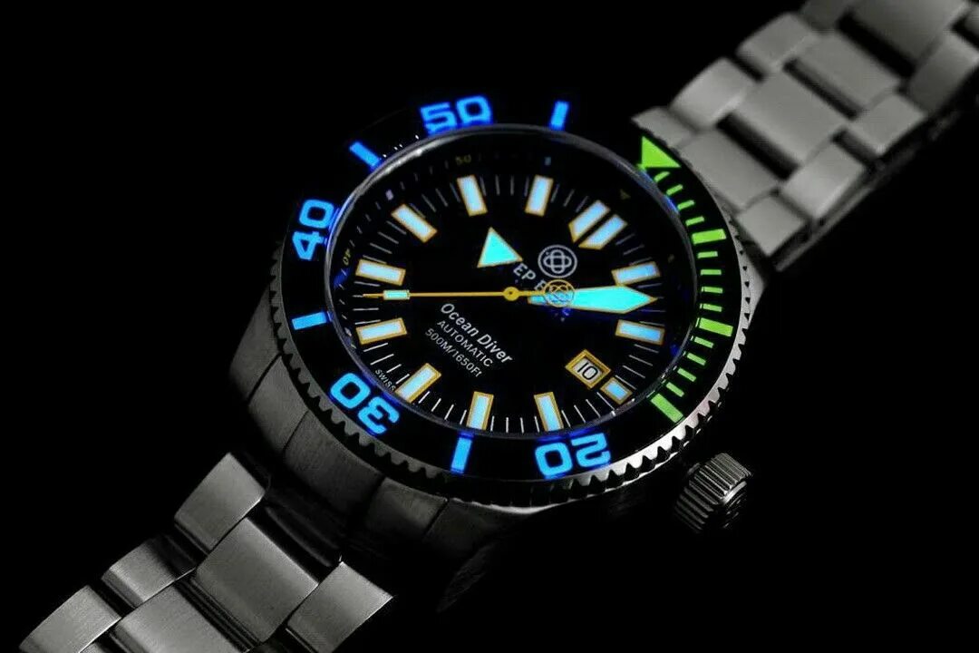 Часы демы. Deep Blue Pro Diver 200. Часы Deep Blue cal Diver 500 USA. Дайверские часы tag Heuer. Дайверские часы tag Heuer дайверские Green.