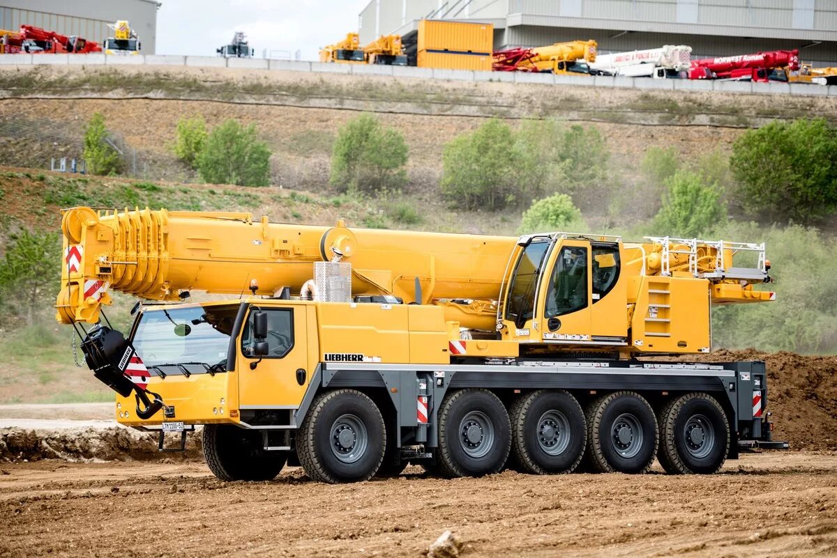 Аренда крана 100 тонн. Кран liebherr ltm 1100. liebherr ltm 1100-5.2. автомобильный liebherr ltm-1100. либхер кран 100 тонн.