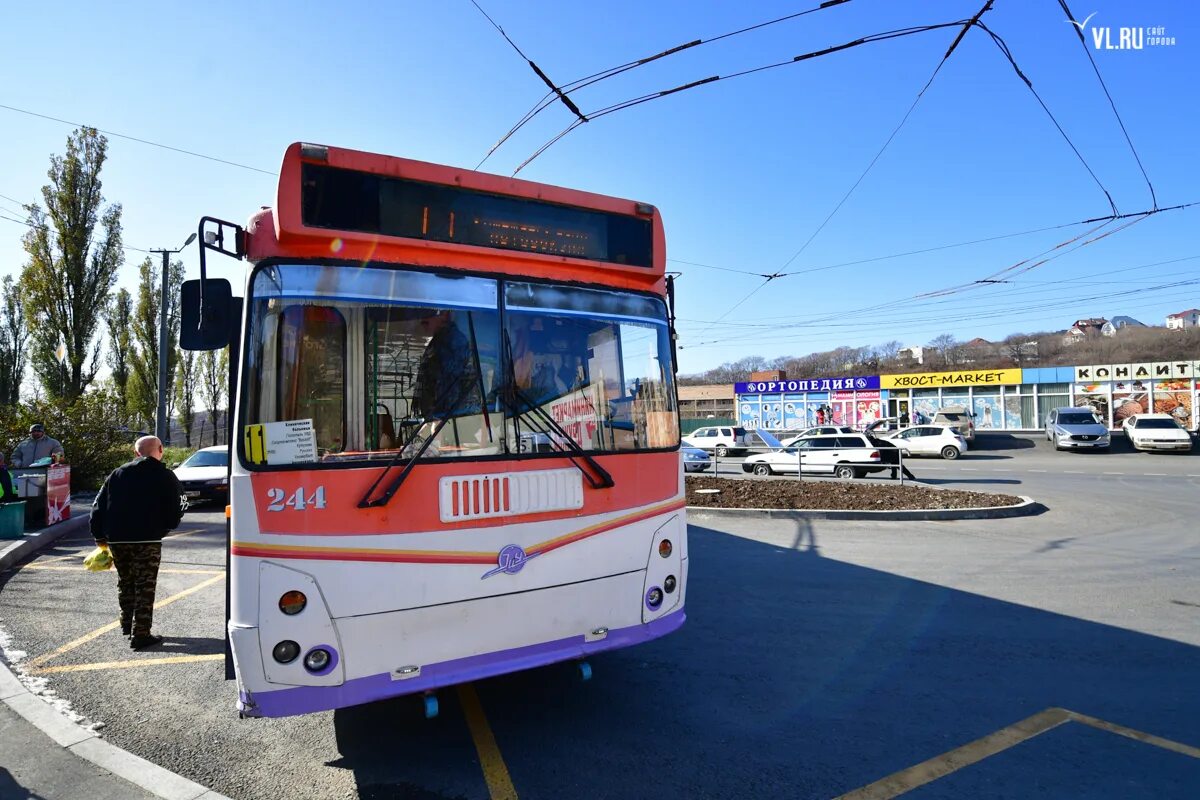 Общественный транспорт владивостока. Автотранспорт владивостока. Летний трамвай владивосток. Автобус 107 владивосток. Общественный транспорт владивостока.