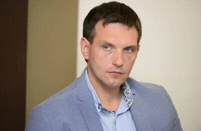 Директор представил