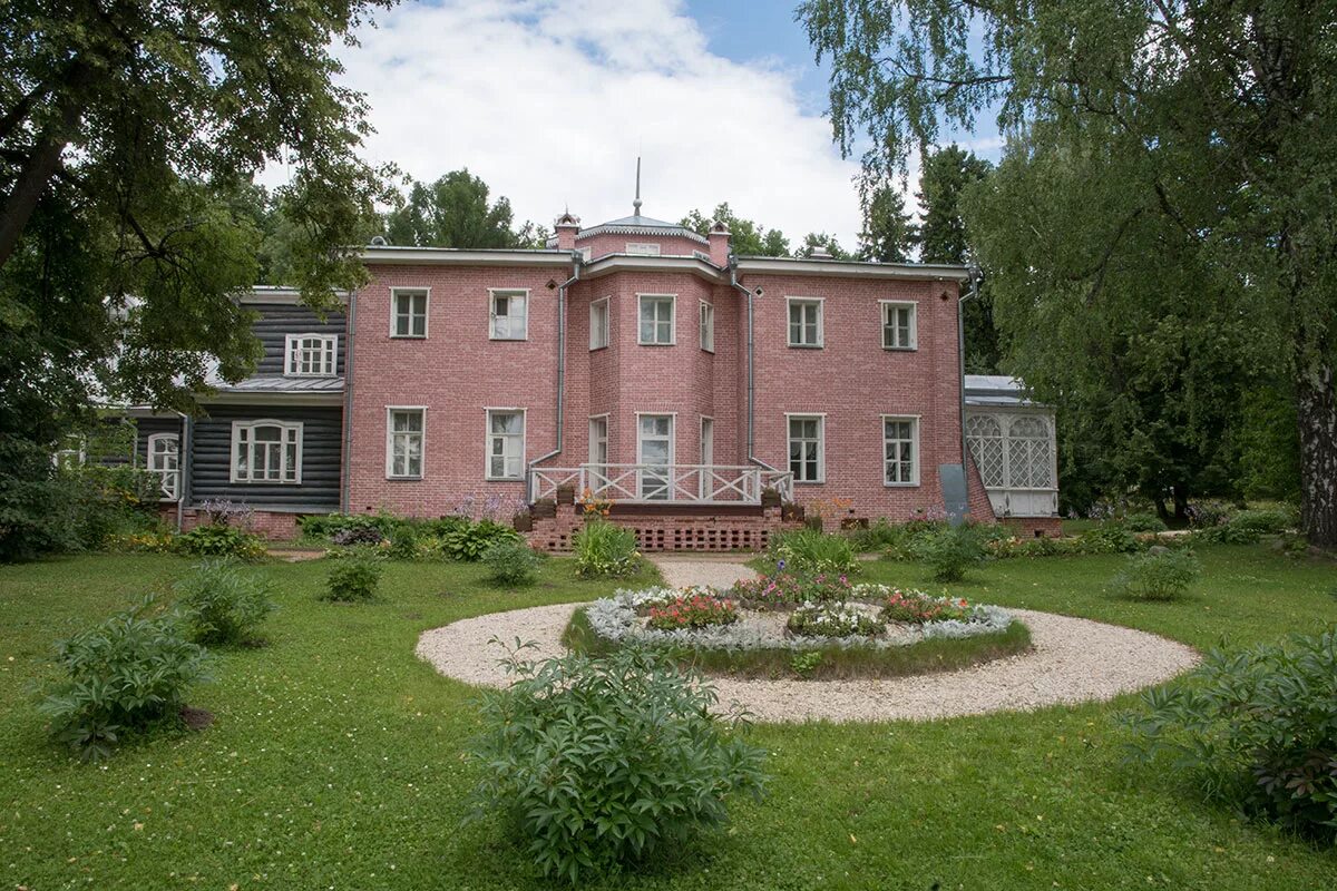 Несколько усадеб