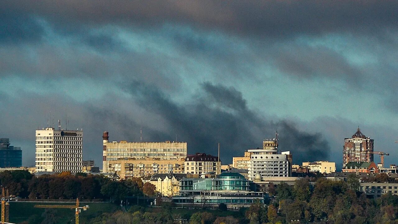 Харьков без света и воды сегодня. Воздушная тревога на Украине. Киев. Взрыв в небе. В Киеве объявили воздушную тревогу.