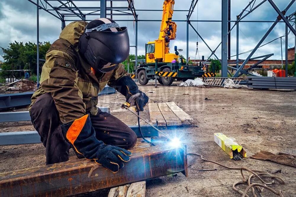 Сварка сварщик. Г пенза работа сварщик. Сварщик на полуавтомат. Сварка. Сварщик.