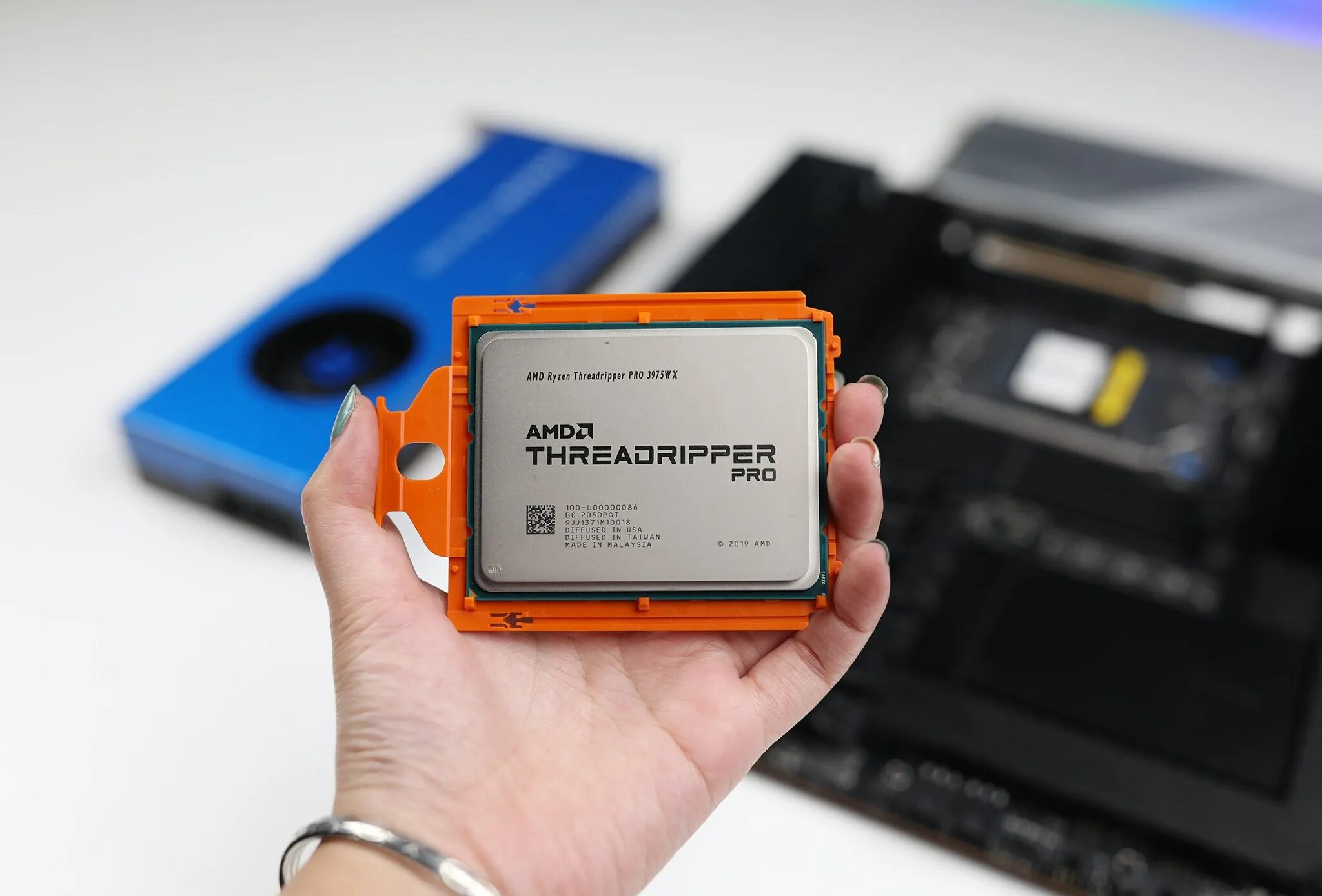 Threadripper 3995wx. Amd threadripper pro 5995wx. 96-ядерный ryzen threadripper pro 7995wx. ryzen threadripper pro 5995wx охлаждение. процессор amd threadripper pro 7995 wx ножки.