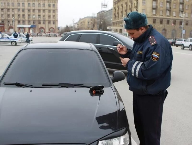 Нарушение за тонировку. Гаишник тонировка. Тонировка ДПС. Тонировка полиция.