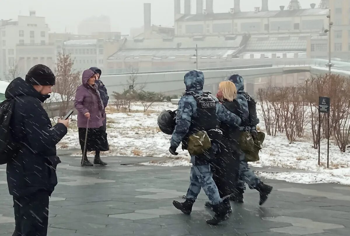 Новости сегодня 2 апреля. Задержание протестующих в Москве. Новости Москвы. Последние события в Москве.