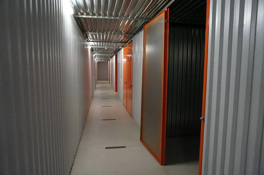 Снять кладовку в жк. Кладовка от застройщика. Кладовка пик. Кладовые помещения пик. Оборудование кладовки в подвале.