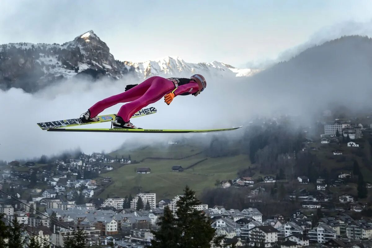 Виды лыжного спорта прыжки с трамплина. Лыжный спорт прыжки с трамплина. Прыжки на лыжах с трамплина трамплин. Прыжки на лыжах с трамплина Россия.
