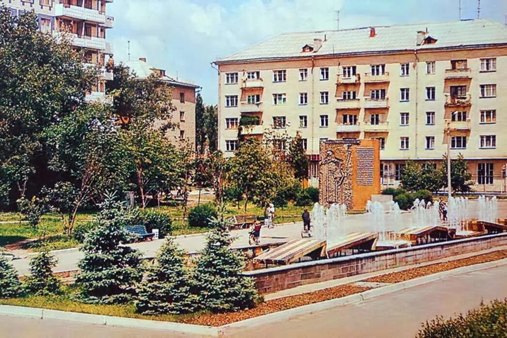 Фрунзе 60 белгород. Вокзал белгород 1990. Белгород 1980 год. Белгород 1980 год. Белгород 1980 год.