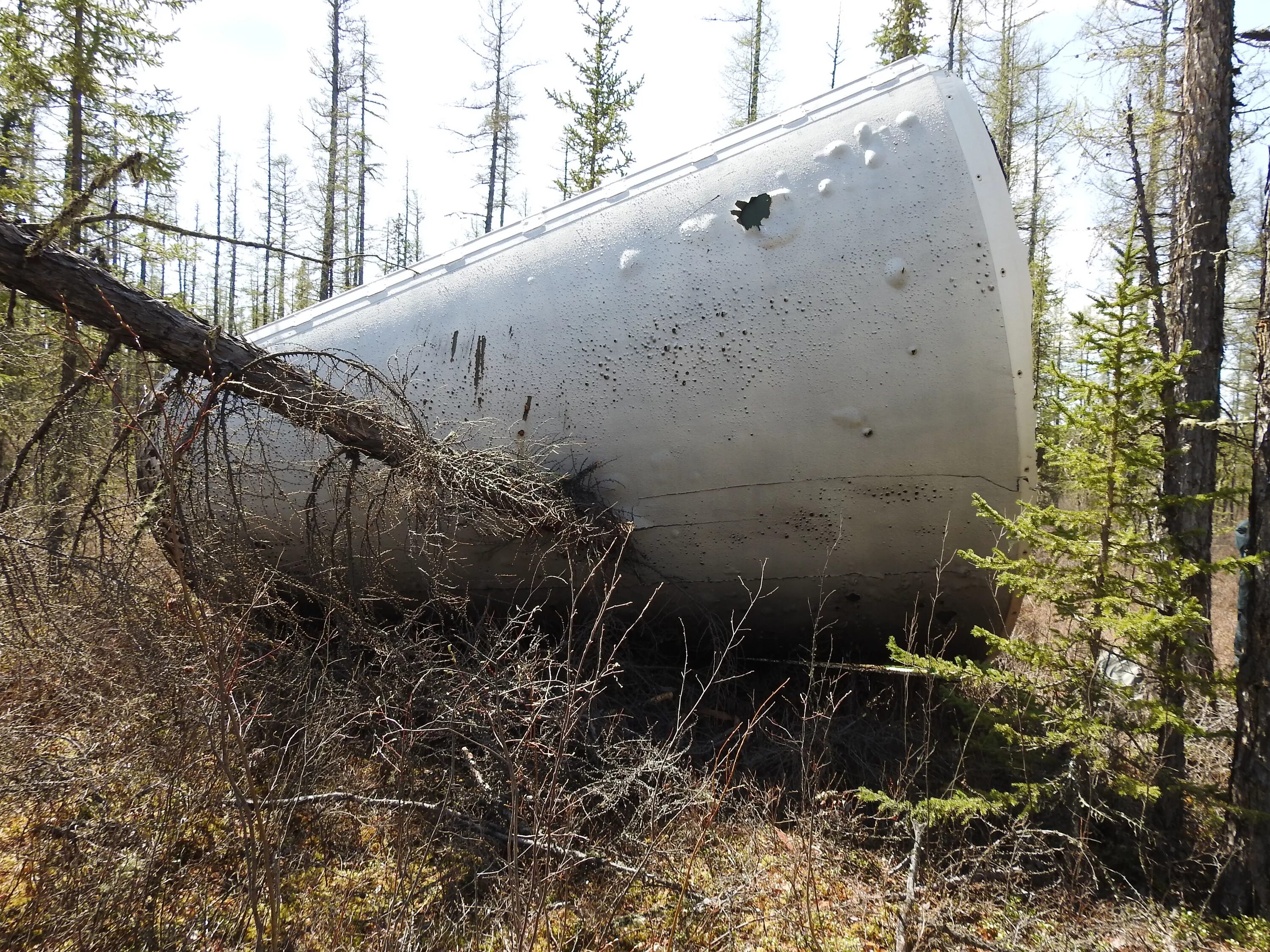 Упавшая ступень ракеты. Упавшие ступени ракет. Упавшие части ракет. Упавшая ракета. Алтай гептил.