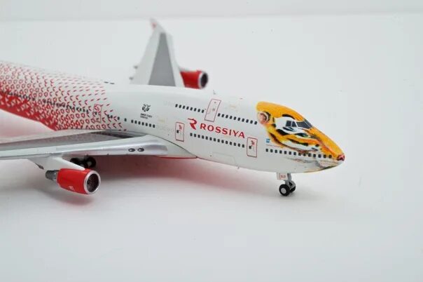 Модель 747. Арсенал боинг-747-400 в масштабе 1/72.