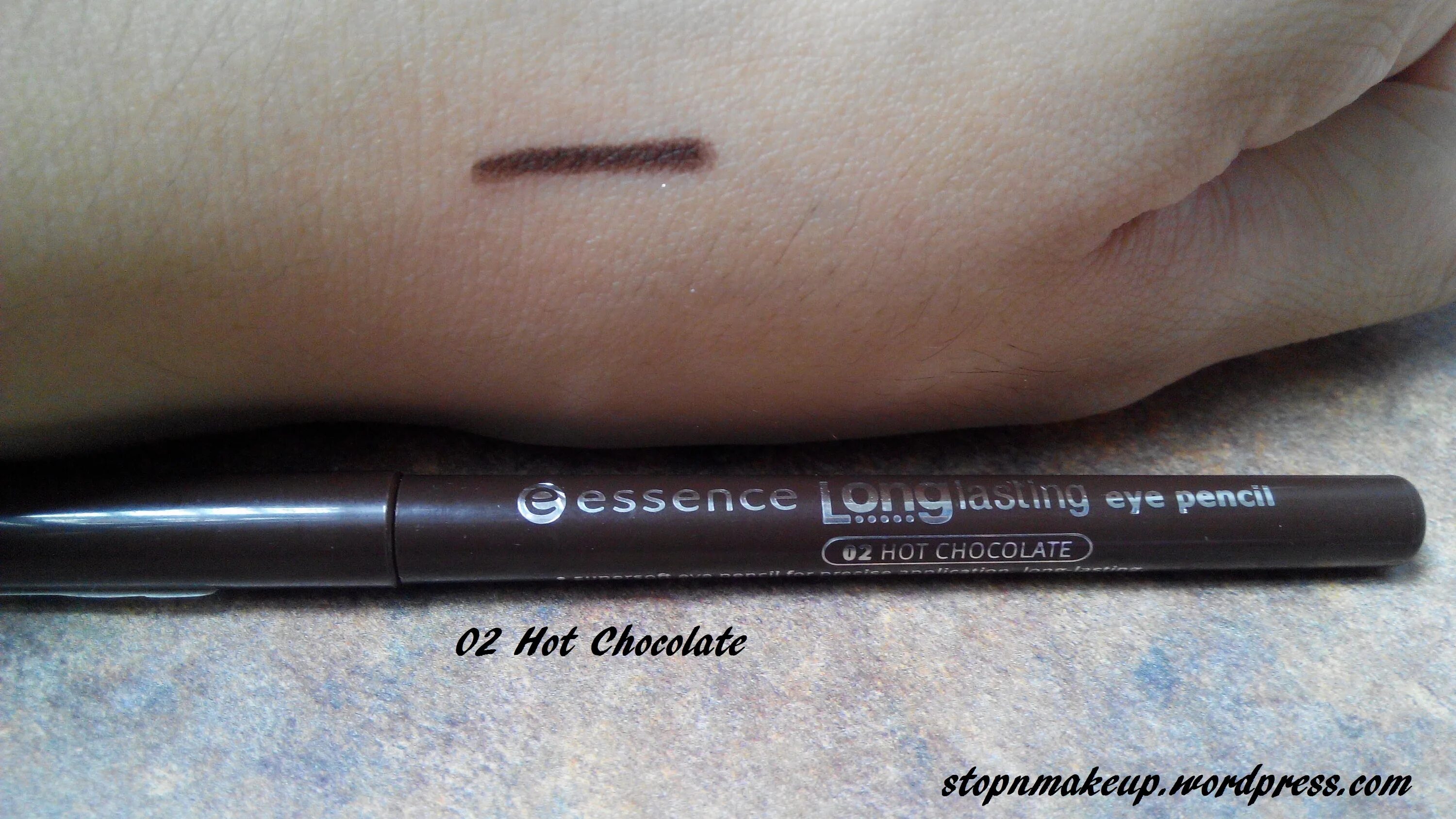 Essence 02. Essence long lasting Eye Pencil 02 hot Chocolate. Карандаш Essence long lasting. Карандаш для глаз Essence long lasting Eye Pencil 02 hot Chocolate. Essence карандаш для глаз long lasting, оттенок 02 hot Chocolate.