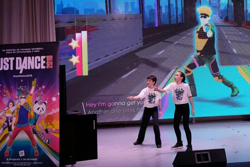 Танцевальный симулятор. Киберспортивный симулятор just Dance. Just Dance киберспортивный танцевальный симулятор. Проводится с использованием танцевального симулятора.