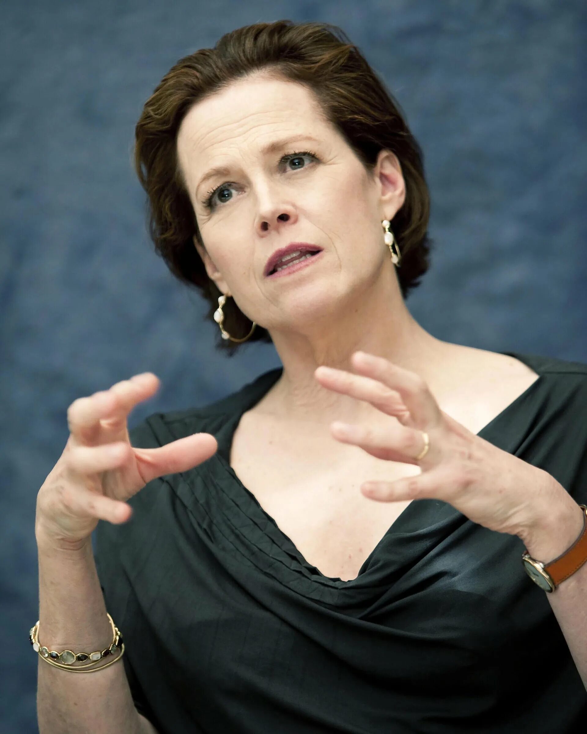 сигурни уивер фото. сигурни уивер 2021. сигурни уивер 2020. сигурни уивер молодая. сигурни уивер 2020.