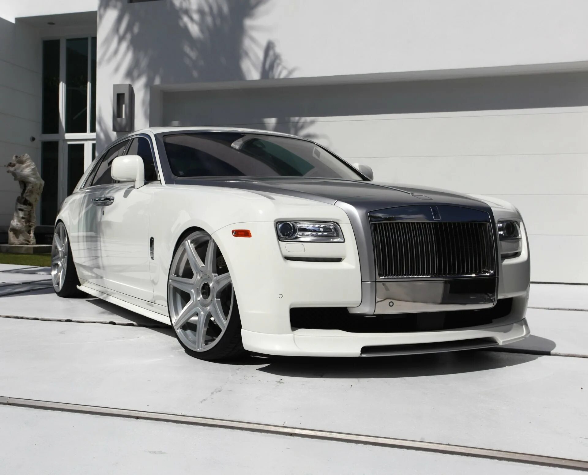 Роллс ройс тюнинг. Роллс ройс. rolls royce ghost white. rolls royce ghost. тюнингованные роллс ройс.