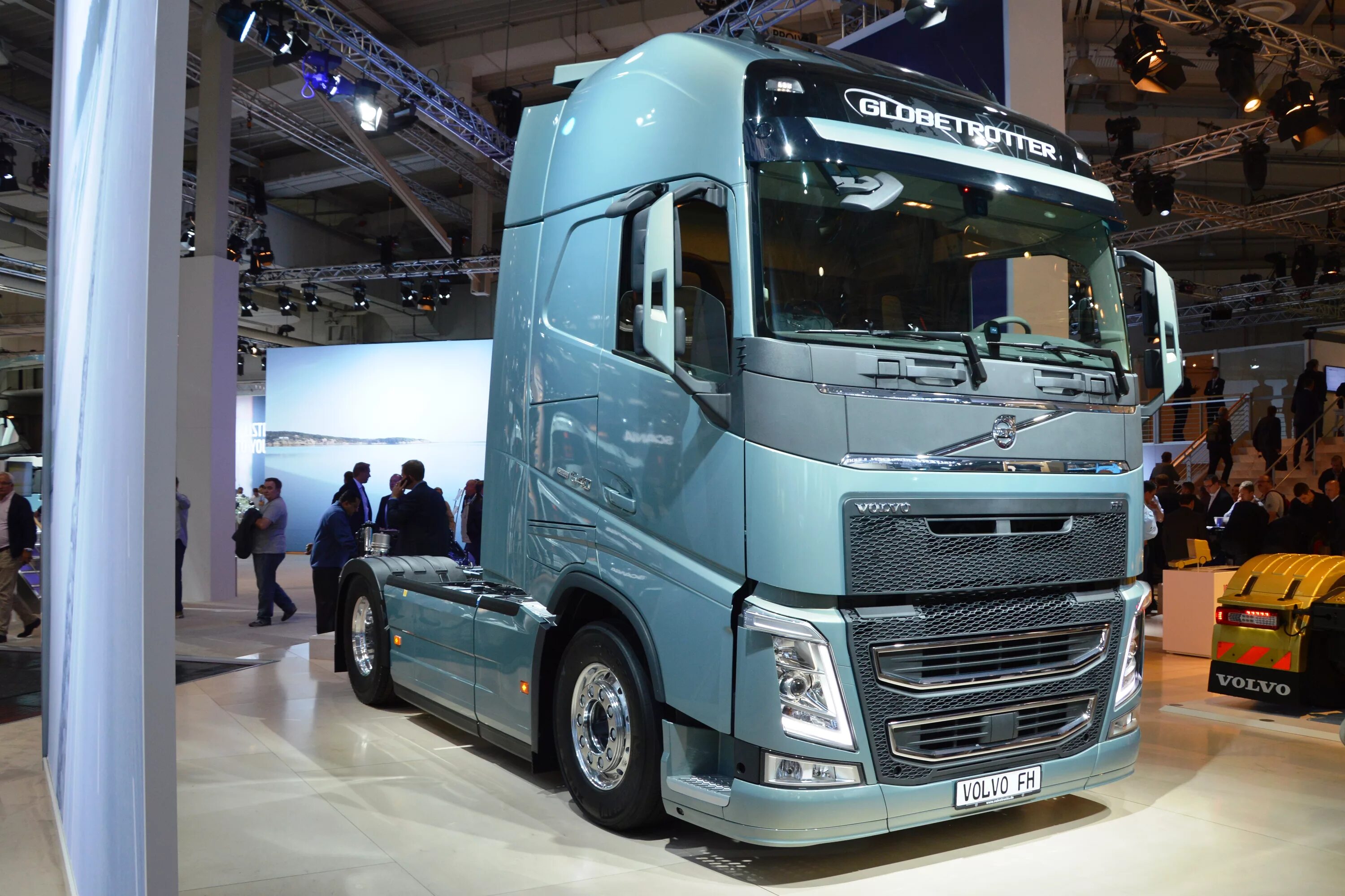 Стекло вольво фш. Volvo FH 540 Performance Edition. Volvo fh13 540. Volvo FH 2014. Вольво 540 тягач fh16.