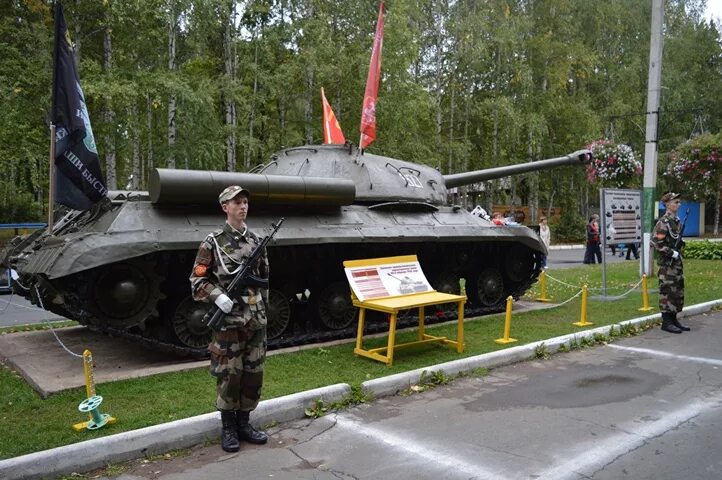 Парк Кирова Ижевск танк. Танк в парке Кирова Ижевск. ИС 3 Ижевск. Парк Кирова Ижевск день танкиста. Танковое мероприятие