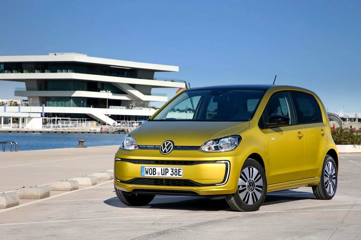 Фольксваген рядом. Volkswagen up. volkswagen up! 2012. фольксваген up 2025. volkswagen up 2025.