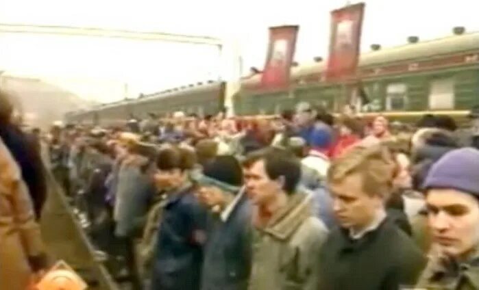 Электричка дружба народов пятилетка. Электричка дружба народов пятилетка. Железная дорога ереван москва в ссср. Расписание электрички ласточка жигулевское море самара. Расписание электричек жигулевское море самара.