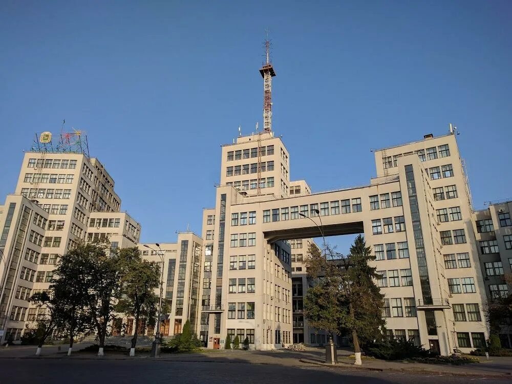 Московская школа госпром. Харьковский госпром здание. Самое высокое здание в харькове госпром. Харьковский госпром в грозном. Здание госпрома в харькове.