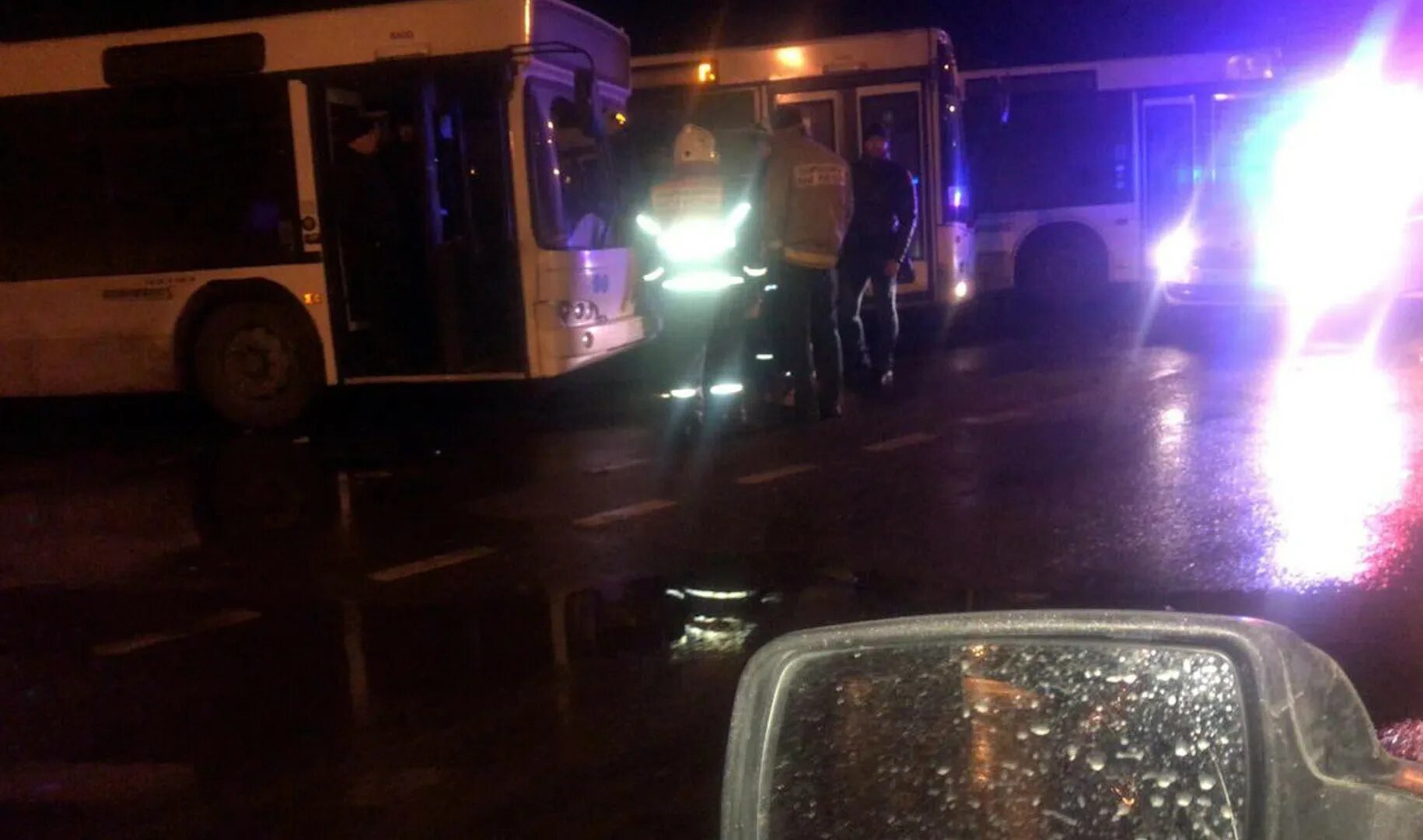 В петербурге автобус наехал на людей