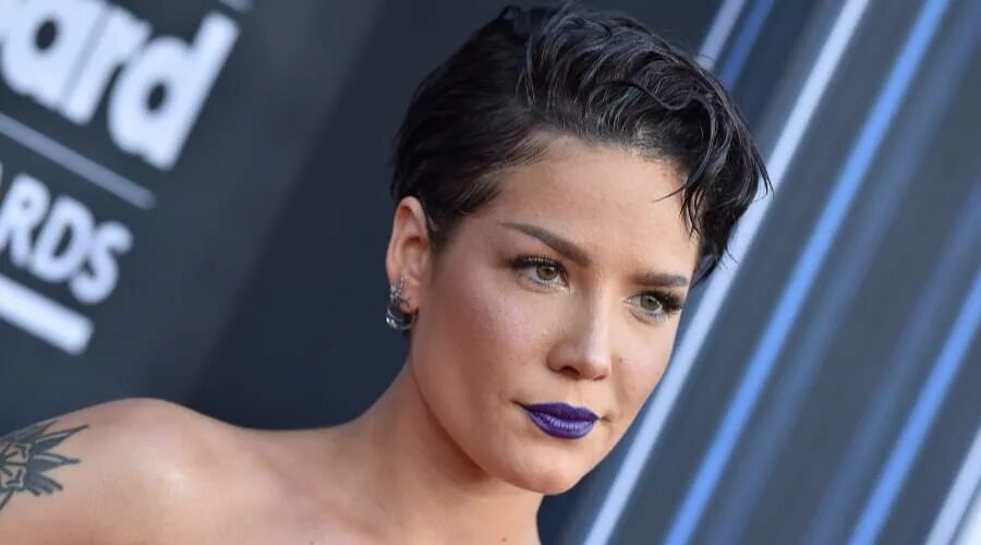 Холзи улыбка. Холзи рак и волчанка. Halsey короткая стрижка. Холзи 2022. Холзи рак и волчанка.