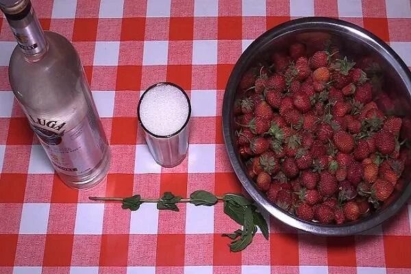 Как сделать клубничную настойку