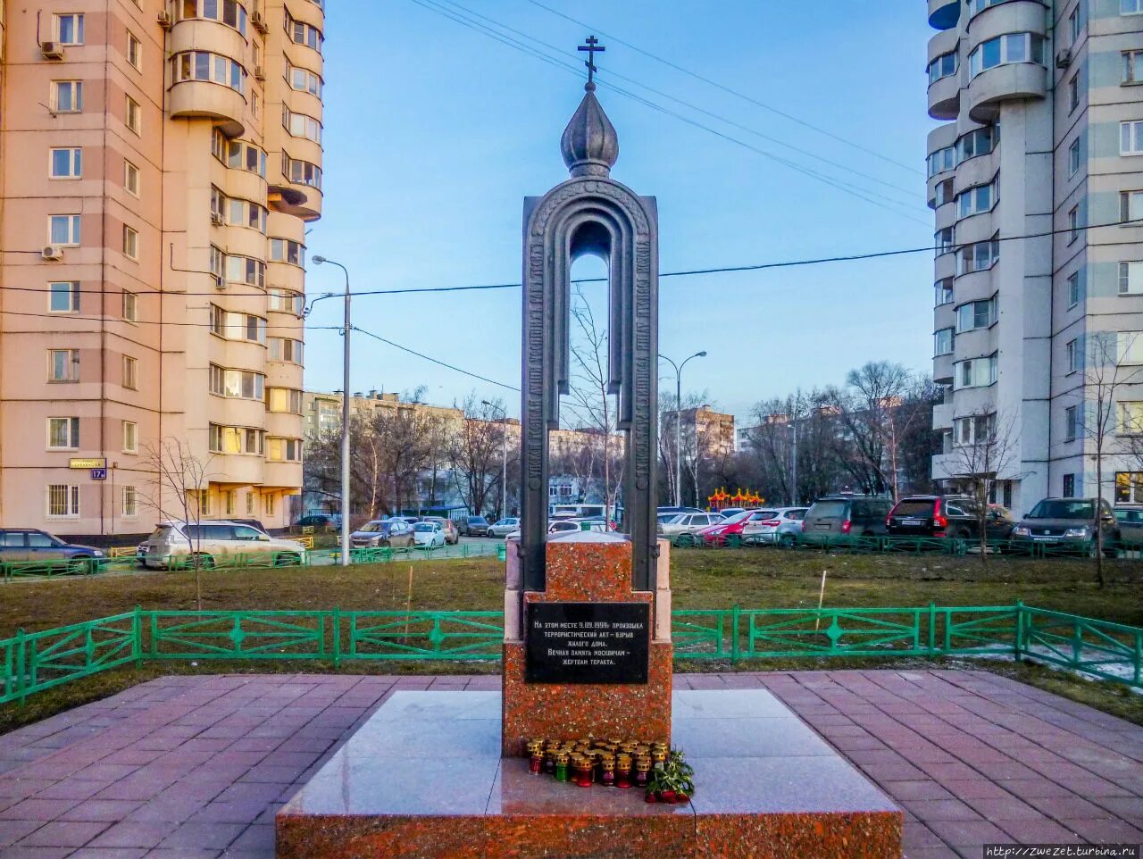 Памятник на месте взрыва на улице Гурьянова. Москва ул Гурьянова. Москва улица Гурьянова 1999. Улица Гурьянова монумент.