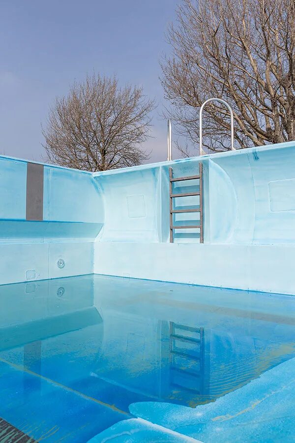 Empty pools. Бассейн голубого цвета. бассейн фон. empty pool. swim pool empty.