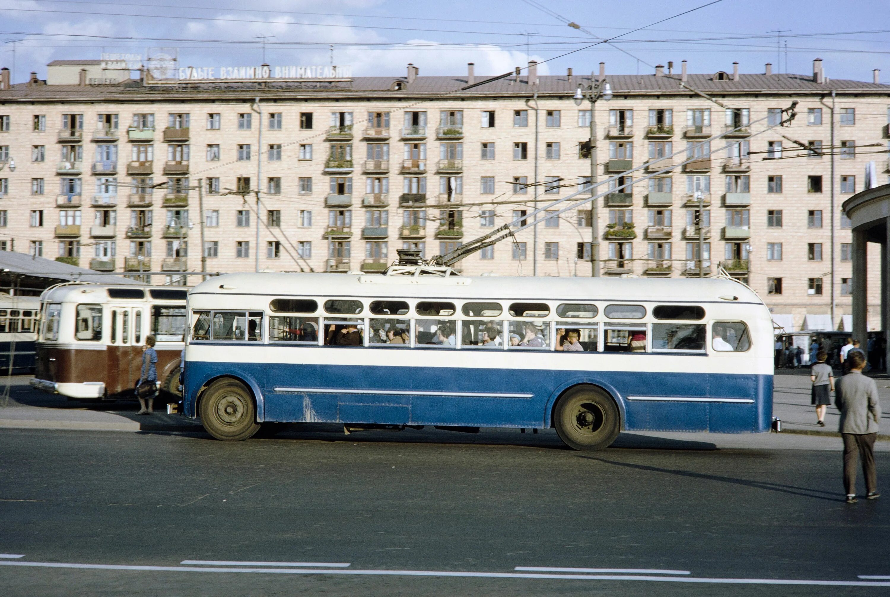 Т д 82. МТБ-82 троллейбус. МТБ-82 троллейбус в Москве. МТБ-82 ВСХВ. Ленинский проспект МТБ-82.