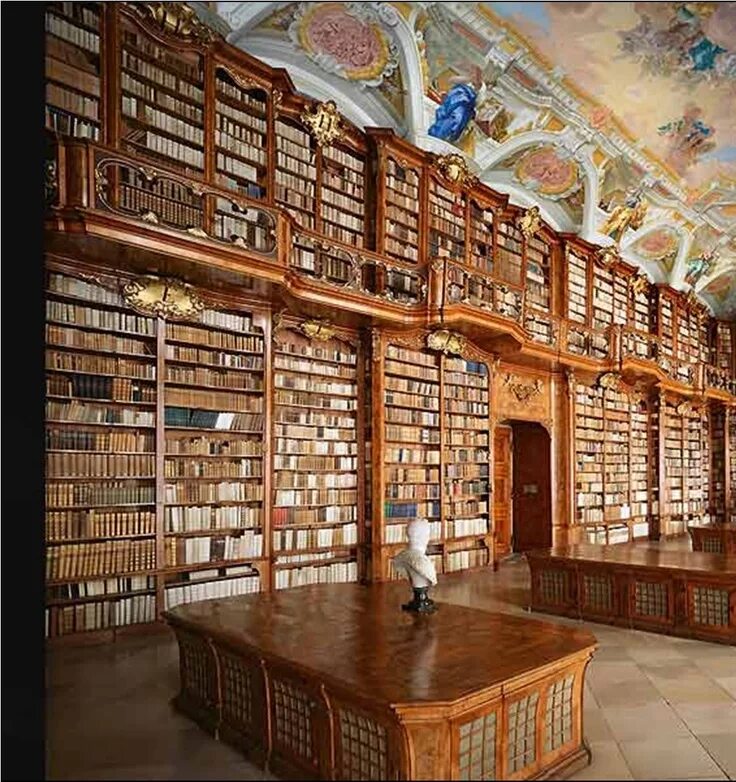 2 тысячи библиотек. Библиотека 18 века. Японская библиотека. Библиотека 18 век в Молдавии. Библиотека 18 век город Яссы.