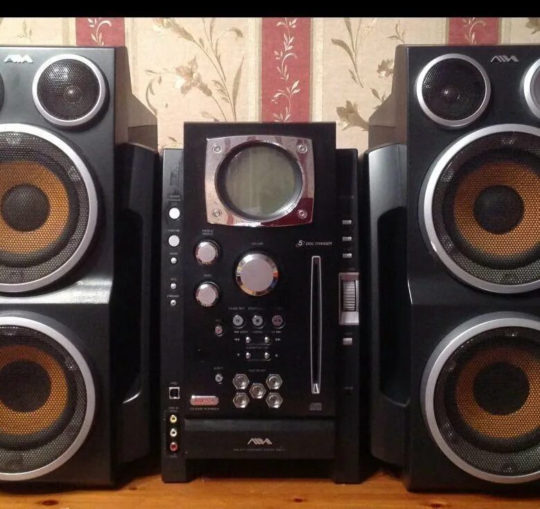 Авито купить музыкальный центр б у. Музыкальный центр Aiwa BMZ-k7d. Музыкальный центр Aiwa колонки. Айва музыкальный центр 2000 годов. Колонки от музыкального центра Aiwa.