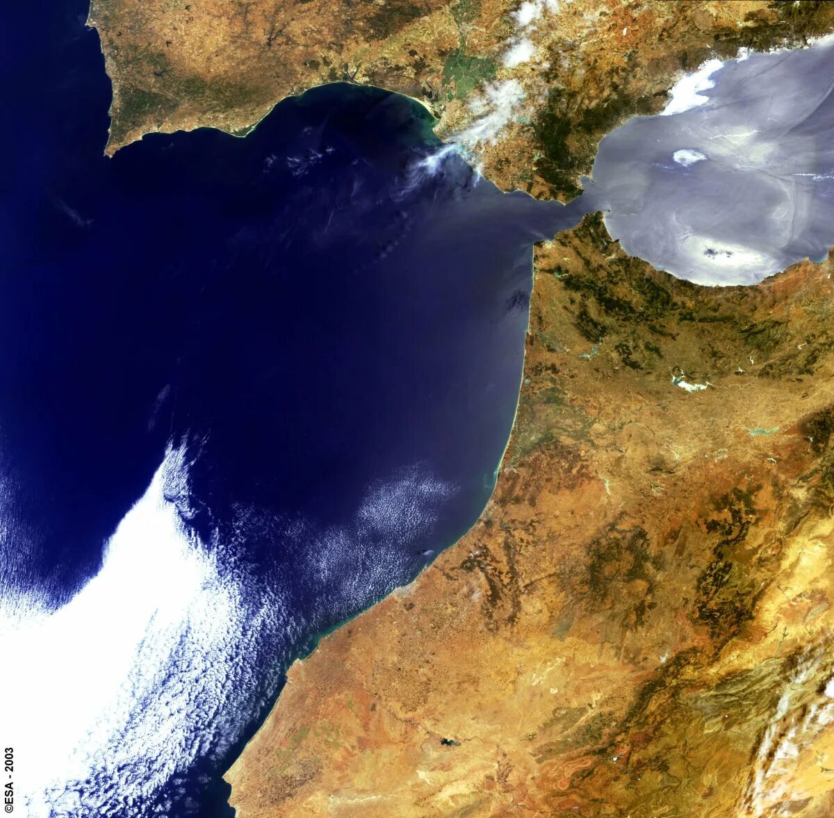 Узкое водное пространство разделяющее участки суши. Гибралтарский пролив отделяет африку от европы. Пролив гибралтар марокко. Гибралтарский пролив антропогенное происхождение. Гиброалтарскийпролив на карте.