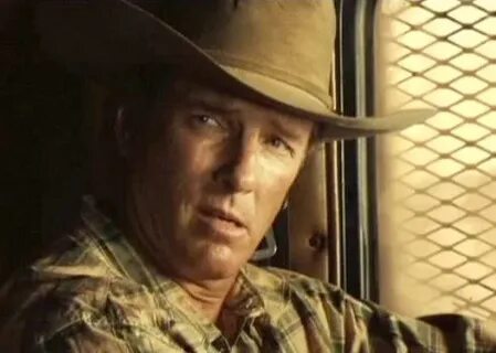 Ұзын бойлы қызды ұрып алады