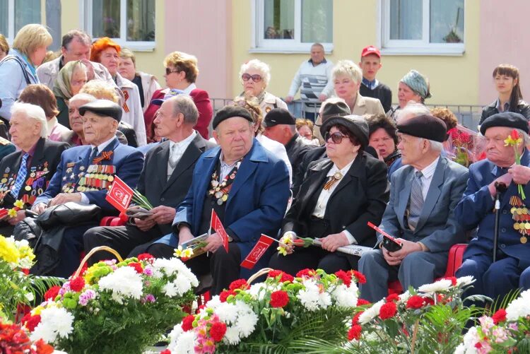 День Победы Орел. Сквер танкистов Орел. Сквер танкистов в Орле 9 мая. Орлов 9 мая. Погода в орле на май 2024 года