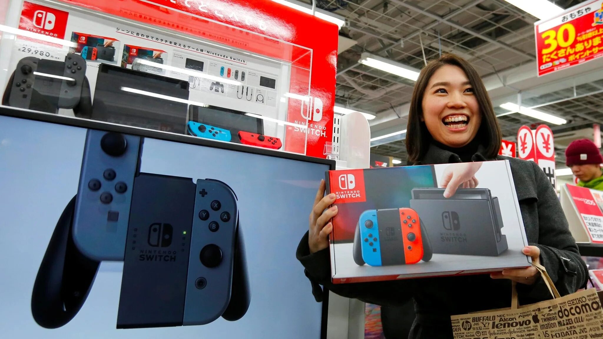 Магазин нинтендо нью йорк. Магазин игровых приставок в японии. Nintendo япония. Японцы с nintendo switch. Офис нинтендо в японии.
