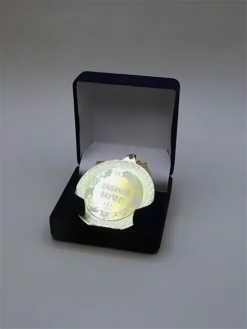 Награда за. Аегис приз дота 2. Награда тысяч. Награды дилерам. Премиальные статуэтки.